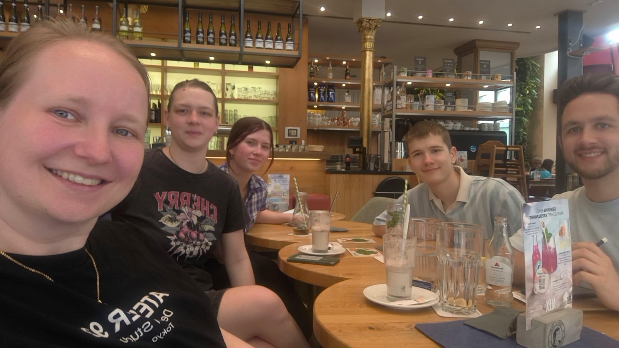 Gruppenbild im Restaurant