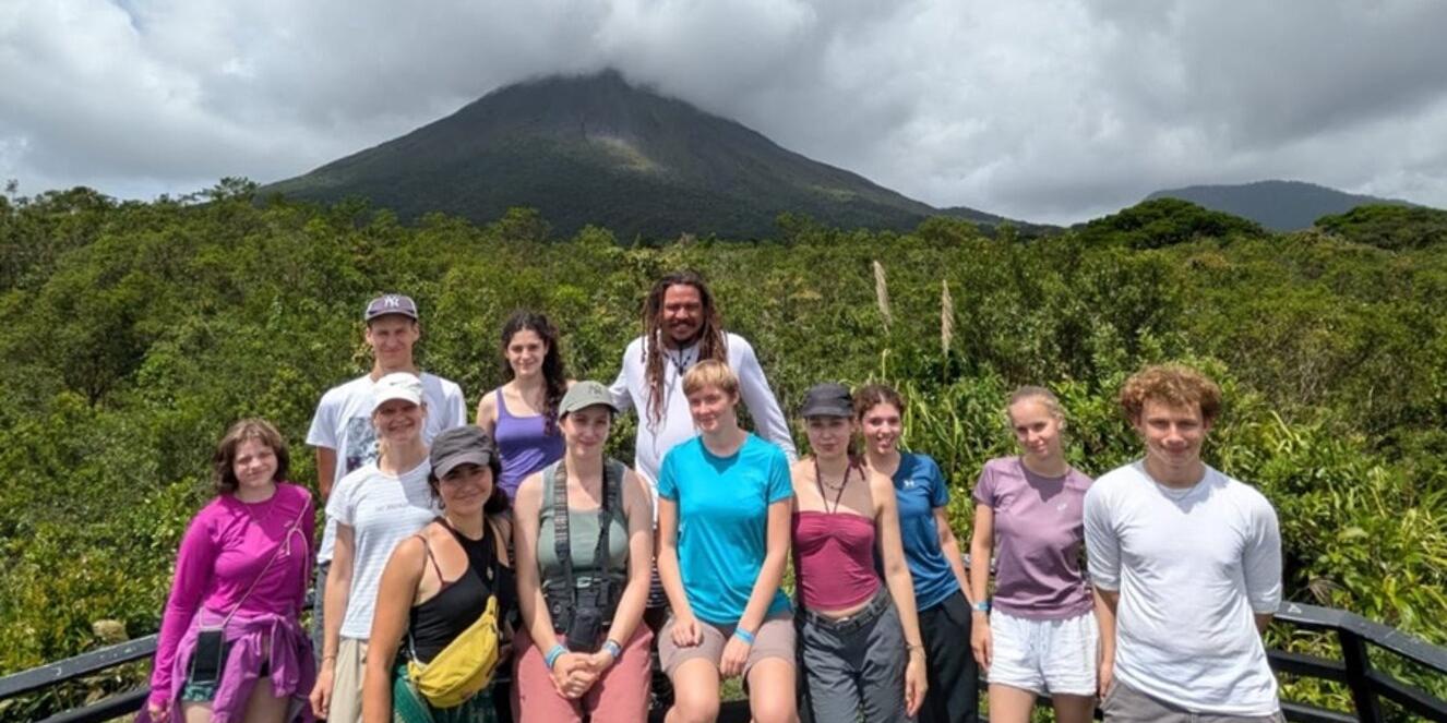 Jugendliche im Gruppenbild in Costa Rica