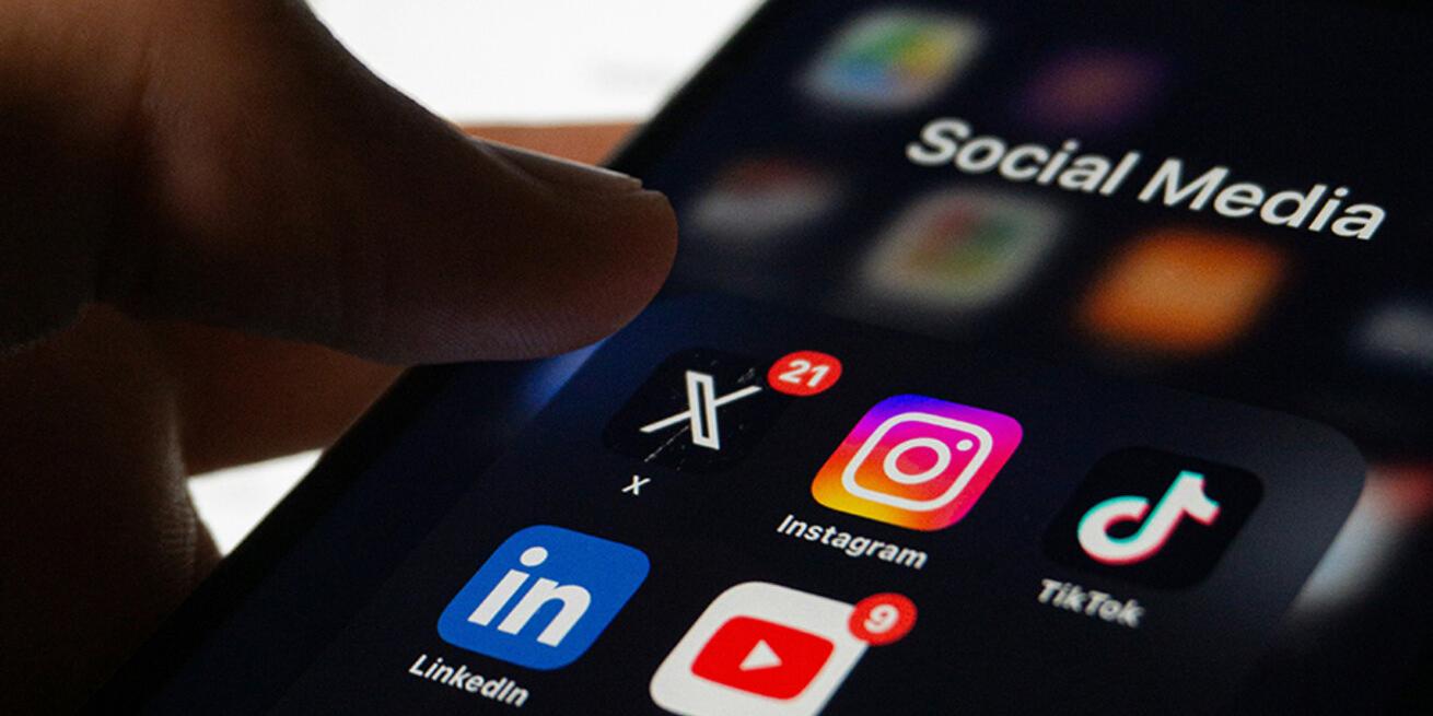 csm_Social_Media_Jugend_BNW_Berke_Citak_Unsplash_a00bdba7c2 (c) Kolpingjugend Deutschland verschiedene Logos von Social Media auf einem Handy