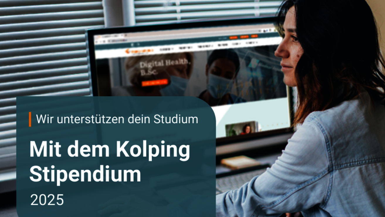 Eine Frau von der Seite an einem Bildschirm und dazu der Text, dass das Studium mit dem Kolping Stipendium unterstützt wird.